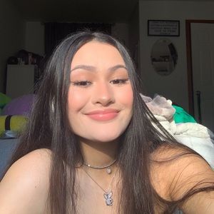 Meet your Posher, Anasacha